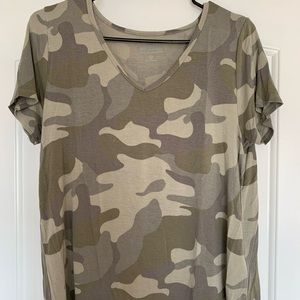 Green camo Hollister tee, size medium